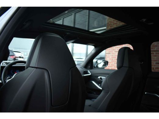 BMW 3 Serie 330e xDrive M-Sport Pro Pano M-zetels ACC HUD 19inch El-klep ActivLease financial lease