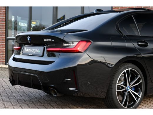 BMW 3 Serie 330e xDrive M-Sport Pro Pano M-zetels ACC HUD 19inch El-klep ActivLease financial lease
