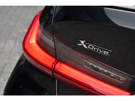 BMW 3 Serie 330e xDrive M-Sport Pro Pano M-zetels ACC HUD 19inch El-klep ActivLease financial lease