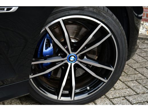 BMW 3 Serie 330e xDrive M-Sport Pro Pano M-zetels ACC HUD 19inch El-klep ActivLease financial lease