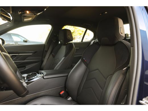 BMW 5 Serie 530e M Sport Automaat / Achteruitrijcamera / Stoelventilatie / Adaptieve LED / M Sportonderstel /... ActivLease financial lease