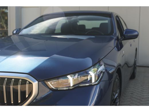 BMW 5 Serie 530e M Sport Automaat / Achteruitrijcamera / Stoelventilatie / Adaptieve LED / M Sportonderstel /... ActivLease financial lease