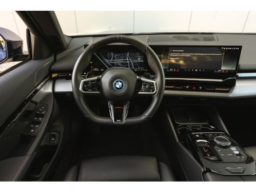 BMW 5 Serie 530e M Sport Automaat / Achteruitrijcamera / Stoelventilatie / Adaptieve LED / M Sportonderstel /... ActivLease financial lease