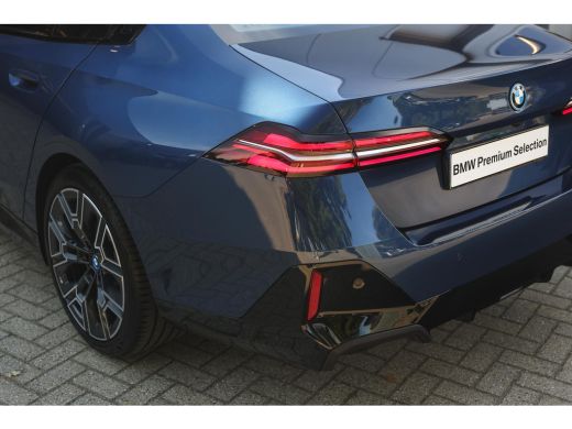 BMW 5 Serie 530e M Sport Automaat / Achteruitrijcamera / Stoelventilatie / Adaptieve LED / M Sportonderstel /... ActivLease financial lease