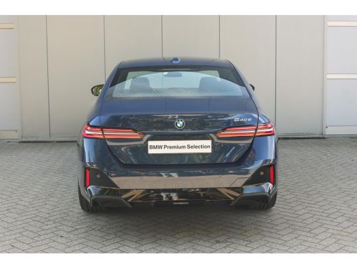 BMW 5 Serie 530e M Sport Automaat / Achteruitrijcamera / Stoelventilatie / Adaptieve LED / M Sportonderstel /... ActivLease financial lease