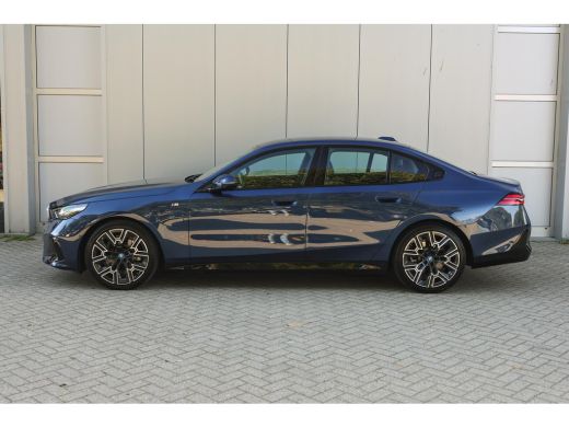 BMW 5 Serie 530e M Sport Automaat / Achteruitrijcamera / Stoelventilatie / Adaptieve LED / M Sportonderstel /... ActivLease financial lease