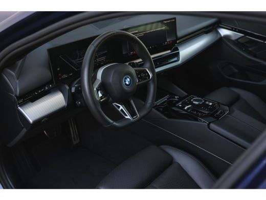 BMW 5 Serie 530e M Sport Automaat / Achteruitrijcamera / Stoelventilatie / Adaptieve LED / M Sportonderstel /... ActivLease financial lease