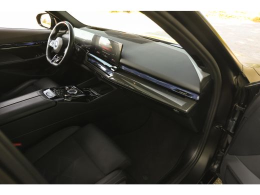 BMW i5 M60 xDrive M Sport / Panoramadak / Trekhaak / Stoelventilatie / Bowers & Wilkins /  Adaptief M On... ActivLease financial lease