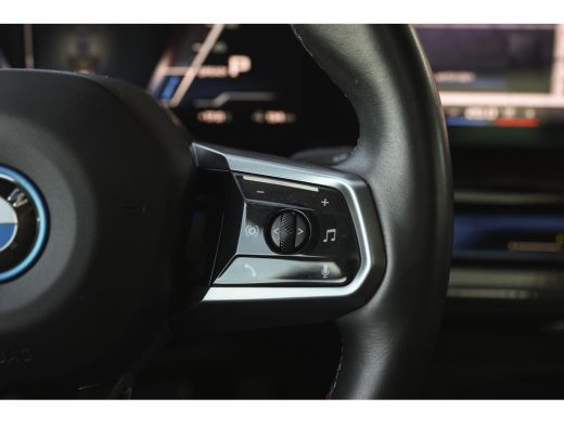 BMW i5 M60 xDrive M Sport / Panoramadak / Trekhaak / Stoelventilatie / Bowers & Wilkins /  Adaptief M On... ActivLease financial lease