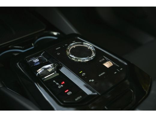 BMW i5 M60 xDrive M Sport / Panoramadak / Trekhaak / Stoelventilatie / Bowers & Wilkins /  Adaptief M On... ActivLease financial lease