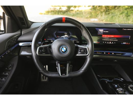 BMW i5 M60 xDrive M Sport / Panoramadak / Trekhaak / Stoelventilatie / Bowers & Wilkins /  Adaptief M On... ActivLease financial lease