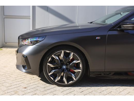 BMW i5 M60 xDrive M Sport / Panoramadak / Trekhaak / Stoelventilatie / Bowers & Wilkins /  Adaptief M On... ActivLease financial lease