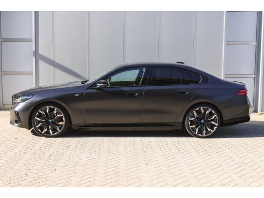 BMW i5 M60 xDrive M Sport / Panoramadak / Trekhaak / Stoelventilatie / Bowers & Wilkins /  Adaptief M On... ActivLease financial lease
