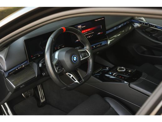 BMW i5 M60 xDrive M Sport / Panoramadak / Trekhaak / Stoelventilatie / Bowers & Wilkins /  Adaptief M On... ActivLease financial lease