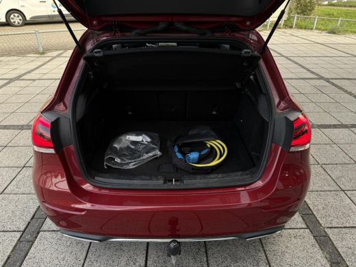 Mercedes-Benz A-Klasse 250e Aut. Business Sol. Luxury | Navi | Camera | Leder | Sfeer Verlichting | ActivLease financial lease