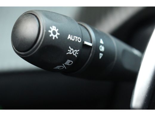 Peugeot 2008 1.2 Hybrid 136 Allure | Adap. Cruise C. | Dode hoek det. | 360 CAM | Keyless | Full LED | 17" LMV... ActivLease financial lease