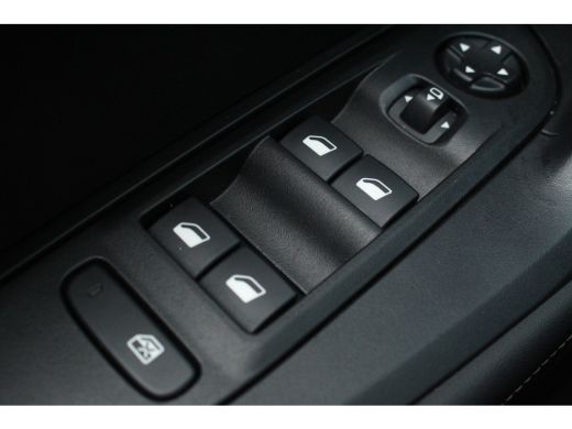 Peugeot 2008 1.2 Hybrid 136 Allure | Adap. Cruise C. | Dode hoek det. | 360 CAM | Keyless | Full LED | 17" LMV... ActivLease financial lease