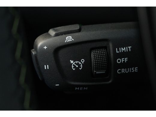 Peugeot 2008 1.2 Hybrid 136 GT | Adap. Cruise C. | Camera | Keyless | Full LED |17" LMV | Navi | Privacy Glass... ActivLease financial lease