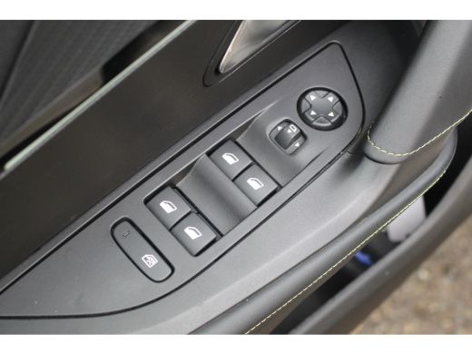 Peugeot 2008 1.2 Hybrid 136 GT | Adap. Cruise C. | Camera | Keyless | Full LED | 17" LMV | Navi | Privacy Glas... ActivLease financial lease