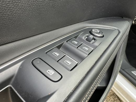 Peugeot 5008 1.2 PureTech GT | 2 stoelen op derde rij | Achterbank in delen neerklapbaar | Adaptieve cruise co... ActivLease financial lease