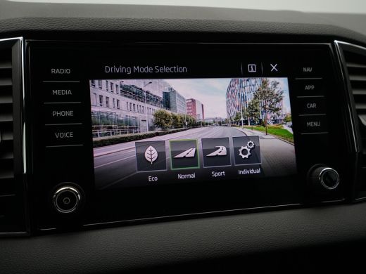 Skoda Karoq 1.5 TSI ACT 150pk Sportline Business Navigatie Digital Cockpit Camera Keyless Carplay 10 ActivLease financial lease