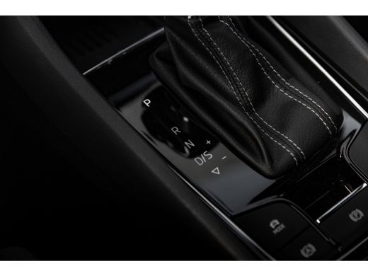 Skoda Karoq 1.5TSI 150 pk DSG Sportline Business Trekhaak | 19" | Achteruitrijcamera | Cruise Control | Keyle... ActivLease financial lease