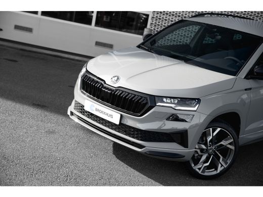 Skoda Karoq 1.5TSI 150 pk DSG Sportline Business Trekhaak | 19" | Achteruitrijcamera | Cruise Control | Keyle... ActivLease financial lease