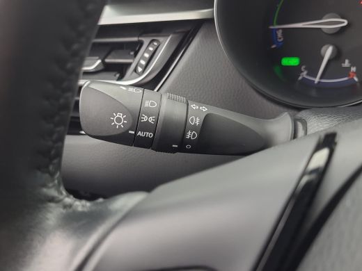 Toyota C-HR 1.8 Hybrid Executive | Apple CarPlay | Stoel/Stuur/Ruit verwarming | Rijklaarprijs incl. garantie | ActivLease financial lease