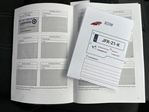 Toyota C-HR 2.0 Hybrid GR-Sport | Navigatie | 19 inch LM-velgen | Dode hoek detectie | Stoelverwarming | ActivLease financial lease