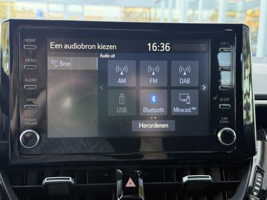 Toyota Corolla Touring Sports 1.8 Hybrid Style **NAVIGATIE/ HEAD-UP DISPLAY/ STOELVERWARMING/ 36 MAANDEN GARANTIE** ActivLease financial lease