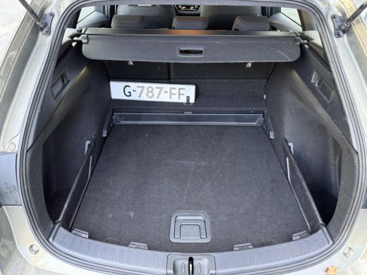 Toyota Corolla Touring Sports 1.8 Hybrid Style **NAVIGATIE/ HEAD-UP DISPLAY/ STOELVERWARMING/ 36 MAANDEN GARANTIE** ActivLease financial lease
