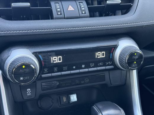 Toyota RAV4 2.5 Hybrid Active **APPLE CARPLAY/ ADAPTIEF CRUISECONTROL PARKEERCAMERA/ 36 MAANDEN GARANTIE** ActivLease financial lease