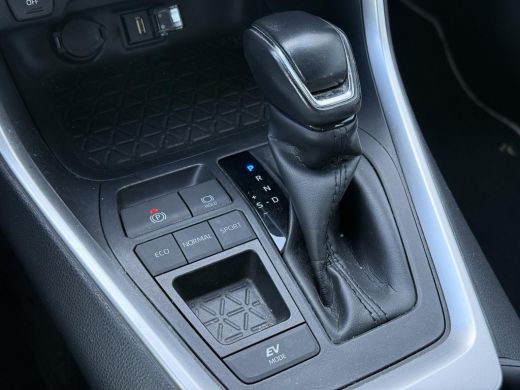 Toyota RAV4 2.5 Hybrid Active **APPLE CARPLAY/ ADAPTIEF CRUISECONTROL PARKEERCAMERA/ 36 MAANDEN GARANTIE** ActivLease financial lease