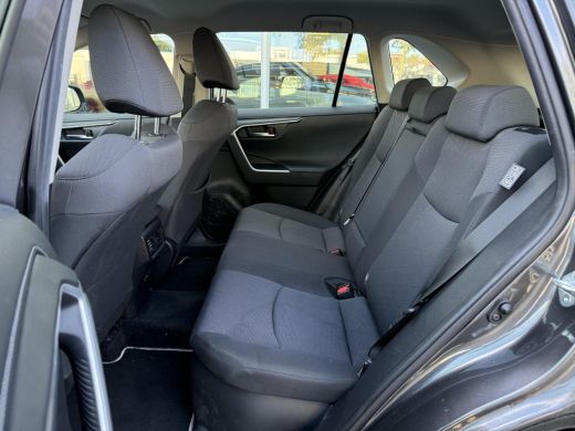 Toyota RAV4 2.5 Hybrid Active **APPLE CARPLAY/ ADAPTIEF CRUISECONTROL PARKEERCAMERA/ 36 MAANDEN GARANTIE** ActivLease financial lease