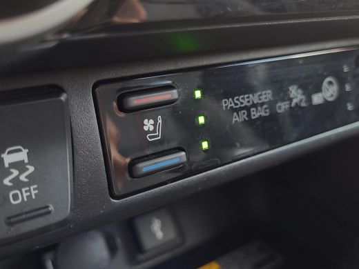 Toyota RAV4 2.5 Plug-in Hybrid AWD Bi-Tone Plus | Gekoelde stoelen | Apple CarPlay | Blindspot | Rijklaarprij... ActivLease financial lease