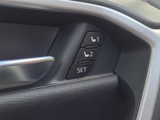 Toyota RAV4 2.5 Plug-in Hybrid AWD Bi-Tone Plus | Gekoelde stoelen | Apple CarPlay | Blindspot | Rijklaarprij... ActivLease financial lease