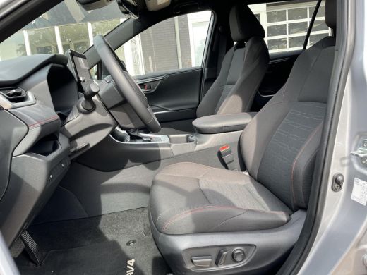 Toyota RAV4 2.5 Plug-in Hybrid AWD Business | Zircon Silver | Trekhaak | Demo ActivLease financial lease