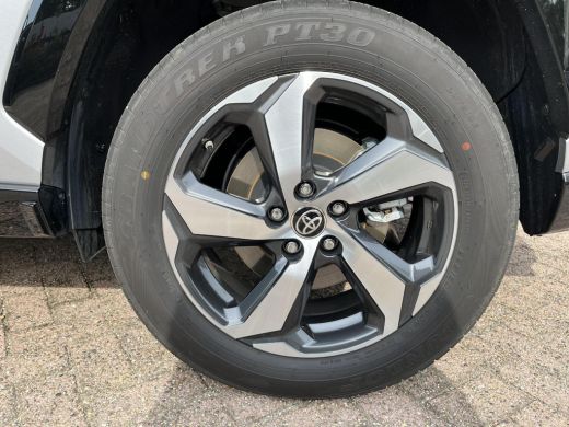 Toyota RAV4 2.5 Plug-in Hybrid AWD Business | Zircon Silver | Trekhaak | Demo ActivLease financial lease