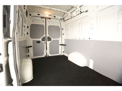 Volkswagen Crafter 35 2.0 TDI L3H3 | 140PK | Airco | Camera | Cruise | 3-Ztis | Parkeersens. ActivLease financial lease