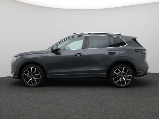 Volkswagen Tiguan 1.5 eHybrid R-Line Edition 272PK DSG Pano-Schuifdak, Lederen Bekleding, Head-Up Display, 360gr. C... ActivLease financial lease