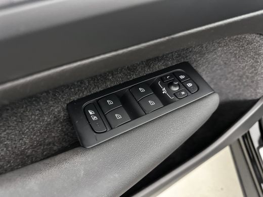 Volvo  C40 Single Motor 69KWh Core | 19" Allseason | Stoel/stuurverwarming | Warmtepomp | Panoramadak | Park... ActivLease financial lease