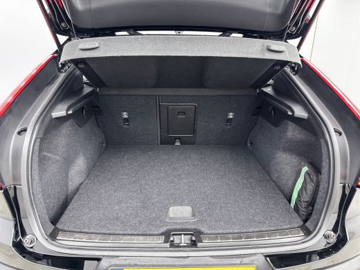 Volvo  C40 Single Motor 69KWh Core | 19" Allseason | Stoel/stuurverwarming | Warmtepomp | Panoramadak | Park... ActivLease financial lease