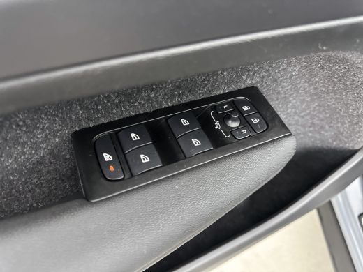 Volvo  XC40 T4 Recharge Inscription Expression | 18" | Navigatie | Carplay | Parkeercamera | Keyless | Elektr... ActivLease financial lease