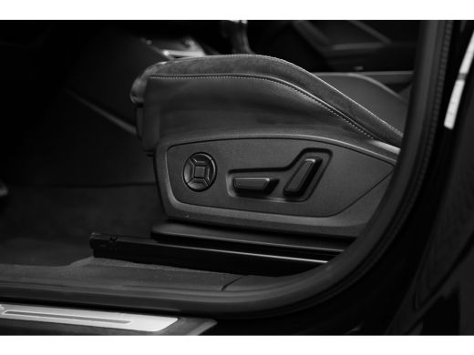 Audi Q3 45 TFSI e S edition 245PK | Ledere Bekleding | Elek. stoelen | Camera Achter | Stoelverw. | Comfo... ActivLease financial lease