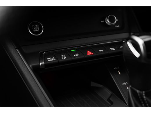 Audi Q3 45 TFSI e S edition 245PK | Ledere Bekleding | Elek. stoelen | Camera Achter | Stoelverw. | Comfo... ActivLease financial lease