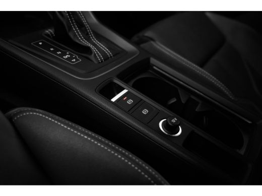 Audi Q3 45 TFSI e S edition 245PK | Ledere Bekleding | Elek. stoelen | Camera Achter | Stoelverw. | Comfo... ActivLease financial lease