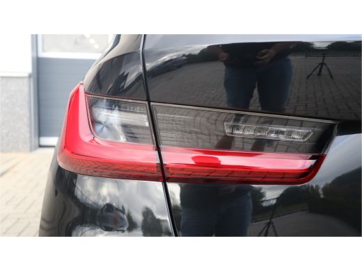 BMW 3 Serie Touring 330e Sport Line / SOH 95% / Hifi / Camera / Sportstoelen / ActivLease financial lease