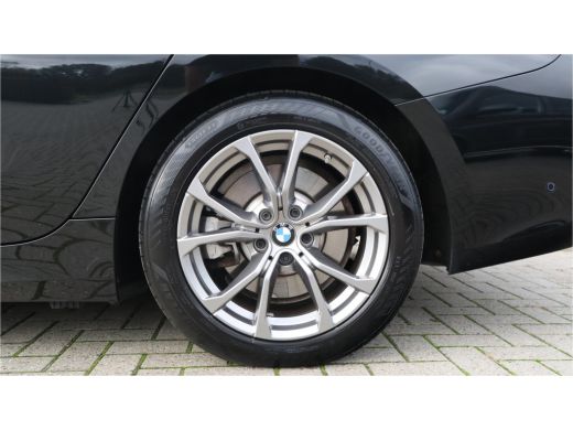 BMW 3 Serie Touring 330e Sport Line / SOH 95% / Hifi / Camera / Sportstoelen / ActivLease financial lease