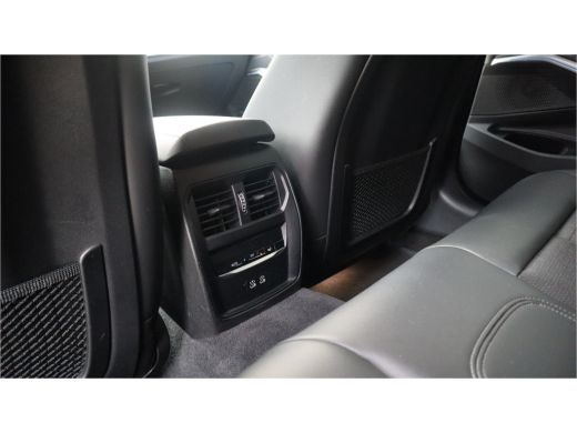 BMW 3 Serie Touring 330e Sport Line / SOH 95% / Hifi / Camera / Sportstoelen / ActivLease financial lease