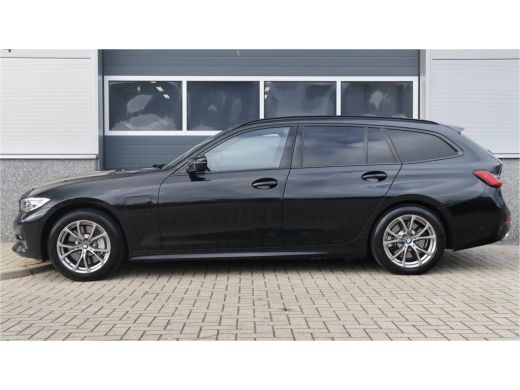BMW 3 Serie Touring 330e Sport Line / SOH 95% / Hifi / Camera / Sportstoelen / ActivLease financial lease